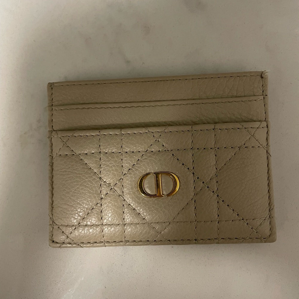 Dior Caro Freesia Card Holder

Sand-Colored Supple Cannage Calfskin